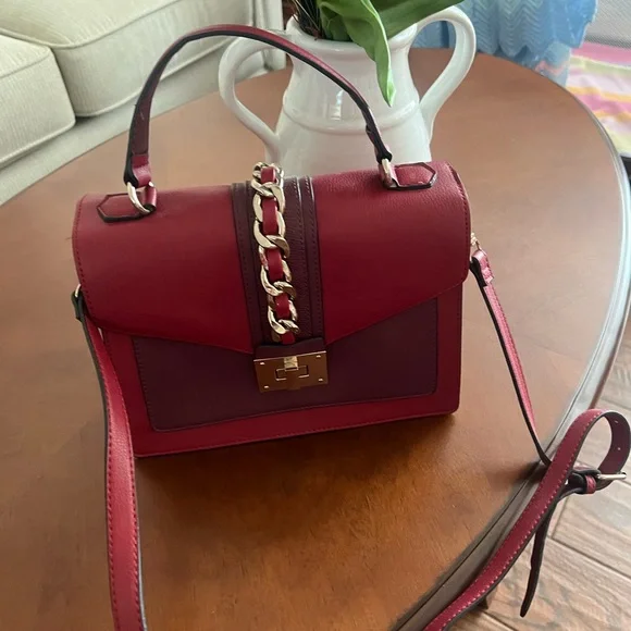 Elegant Red Handbag - Picture 2 of 4